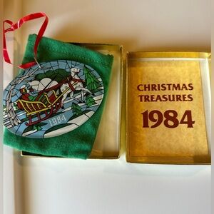 1984 Christmas Treasures Oval Holiday Ornament Stained Glass